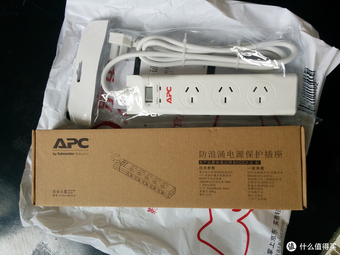 APC 施耐德 P10U-CNX704、P6U-CNX691 防浪涌电源保护插座+魔声 AV800