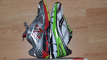 *级之战：new balance 新百伦 M1260 v2 男款 *级支撑跑鞋+Saucony 索康尼 Triumph 10 男款 *级缓震慢跑鞋