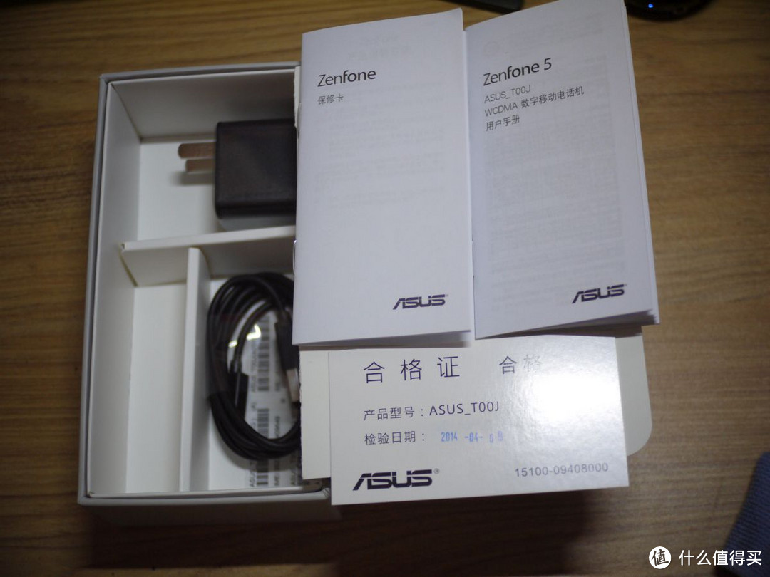 又一個加入千元手機戰的廠商asus華碩zenfone5智能手機開箱簡評