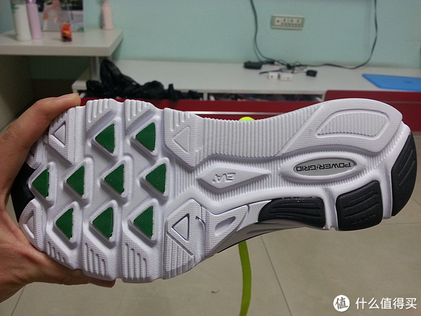 新低价：saucony 索康尼 Kinvara 4 男款缓震跑鞋