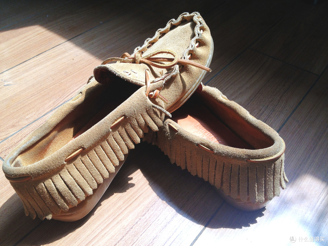 Minnetonka 迷你唐卡 MOCCASIN Amanda Fringe Tie 橡胶大底沙色流苏船鞋