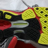 新百伦 M1260 v2 男款 顶级支撑跑鞋外观展示(鞋底|鞋带|侧面)