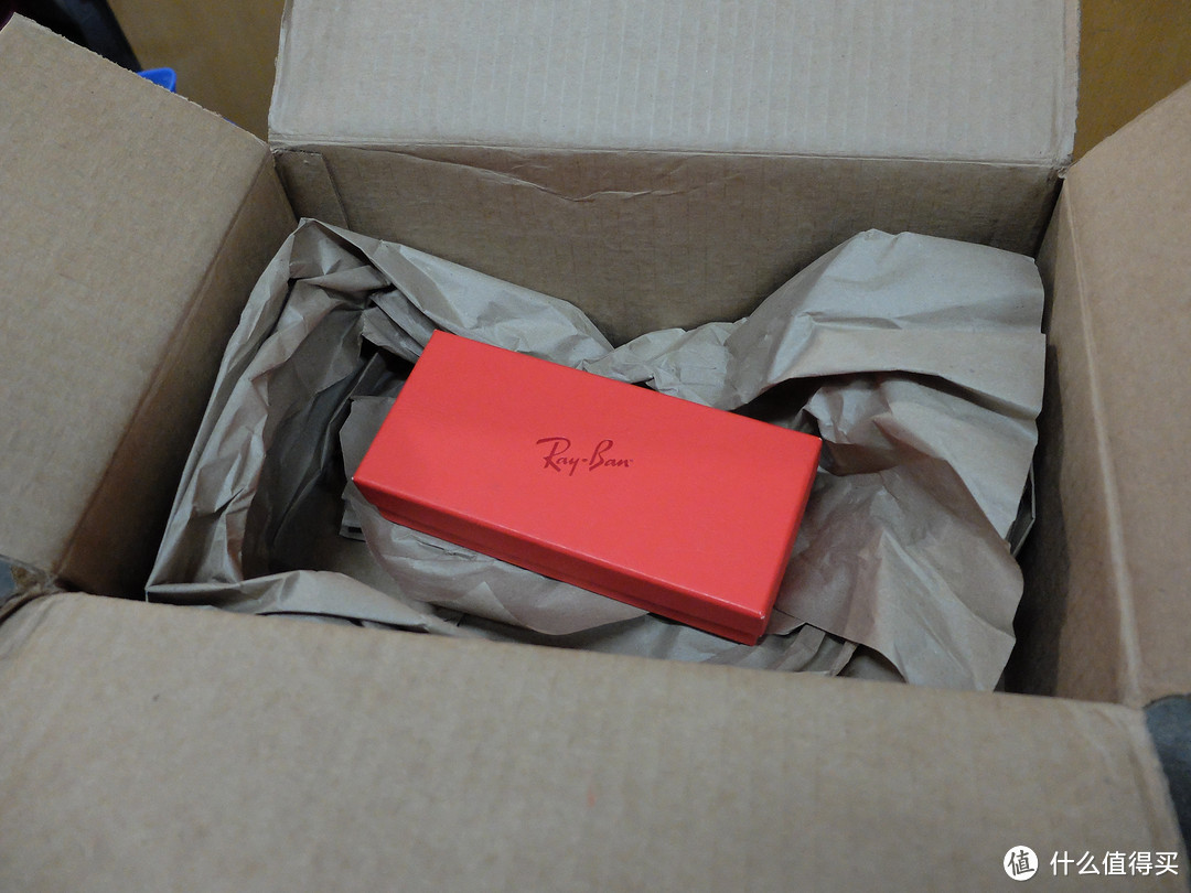 红盒子，难道是礼品包装？