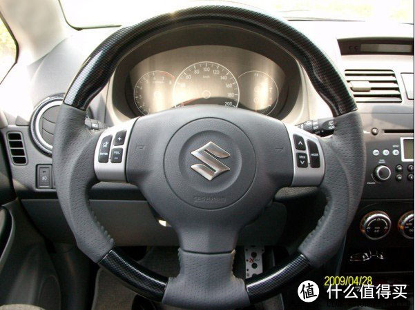 每次行车和你最亲密接触的改装件：SUZUKI 铃木 天语 sx4 GTI款 碳纤维两段式方向盘