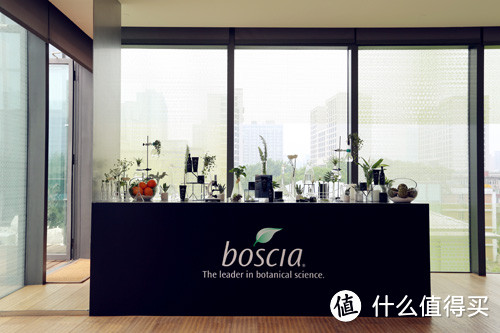 Boscia博倩叶6月携黑宝亮颜系列登陆全国丝芙兰门店