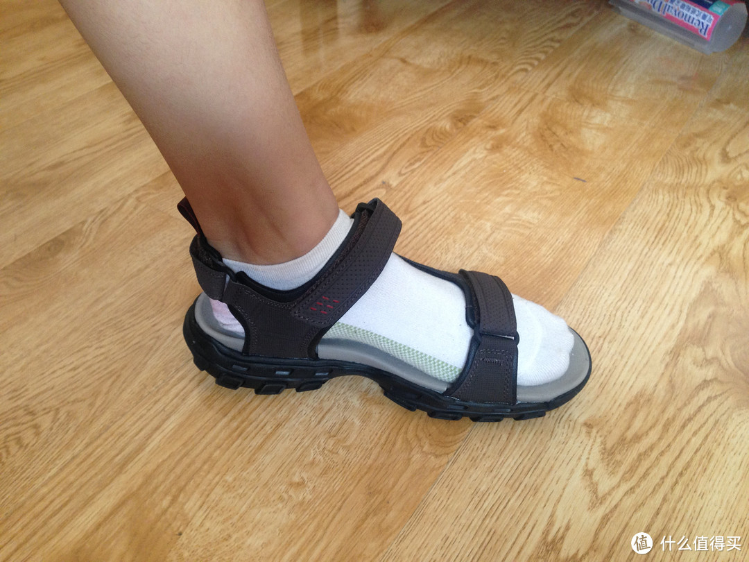 高个妹子来插播:Clarks 其乐 Valley Stone 女士平底鞋+Nine West 玖熙 Cool Dude 女款平底鞋+Skechers 斯凯奇 Gander - Trevor 凉鞋