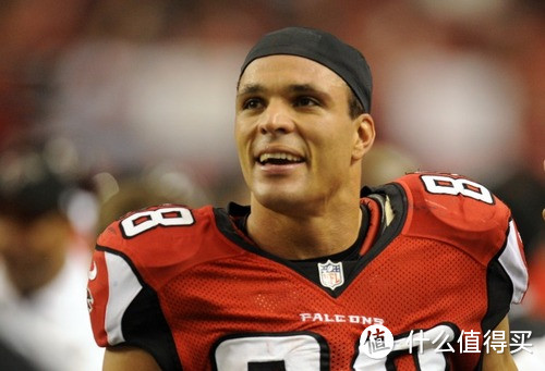 亚特兰大猎鹰近端锋Tony Gonzalez，技术全面，阻挡、接球样样在行