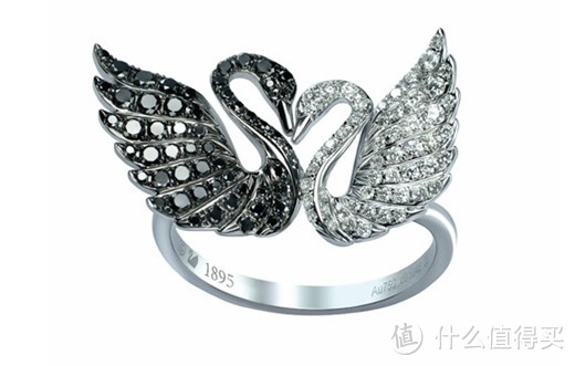 18K金钻石黑钻石戒指，RMB15,000