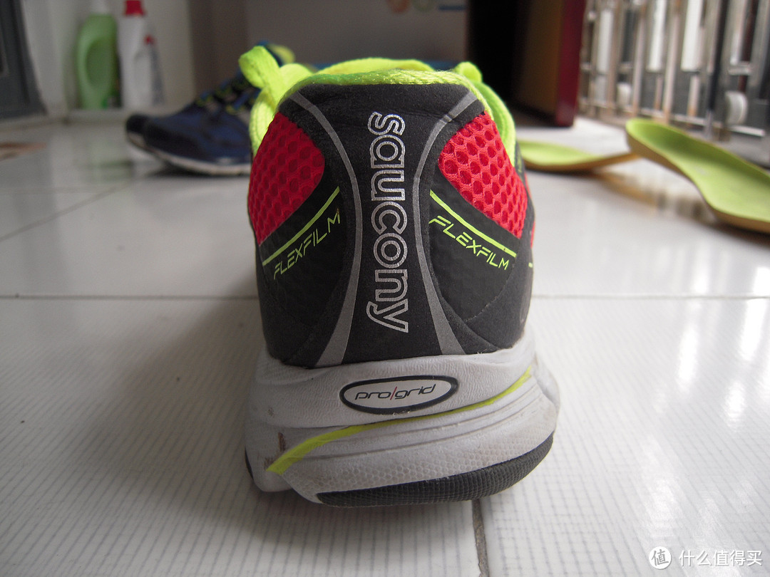 红与蓝之歌：adidas 阿迪达斯 Supernova Sequence 6 跑鞋+saucony 索康尼 Mirage 3 幻影3 男款 轻量级支撑跑鞋