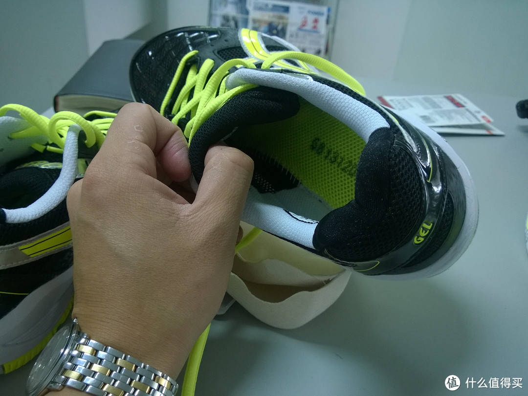 中亚入手 asics 亚瑟士 GEL-BLADE 4 R305N 男款羽毛球鞋，顺便晒薰风KH-31