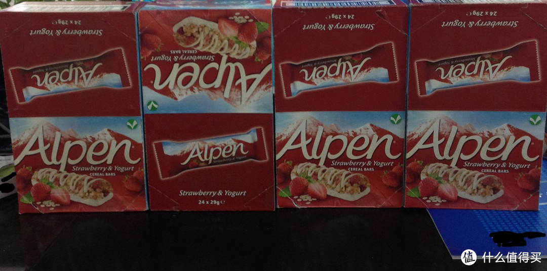 Weetabix 维多麦 Alpen 欧宝 草莓酸奶谷物棒 — 美好的一天，从吃开始