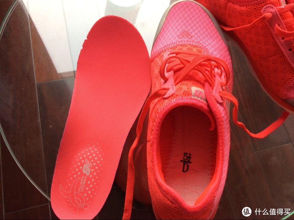 红色鞋垫，好红，好白