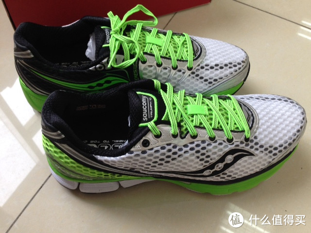 父母的节日礼物：Saucony 索康尼 Triumph 10 男款 *级缓震慢跑鞋 & ASICS 亚瑟士 GT-2000 女款跑鞋