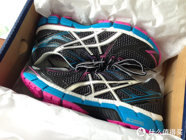 父母的节日礼物：Saucony 索康尼 Triumph 10 男款 *级缓震慢跑鞋 & ASICS 亚瑟士 GT-2000 女款跑鞋