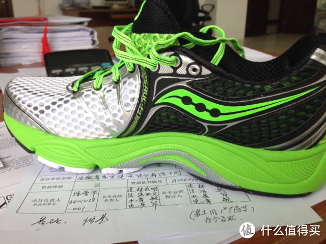 父母的节日礼物：Saucony 索康尼 Triumph 10 男款 *级缓震慢跑鞋 & ASICS 亚瑟士 GT-2000 女款跑鞋