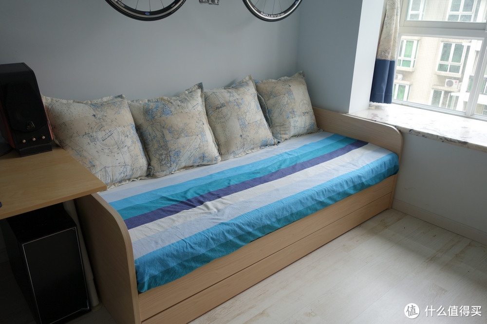 卧室的各种装修细节以及床的DIY