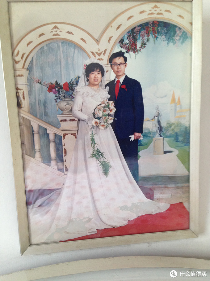父母当年的婚纱照