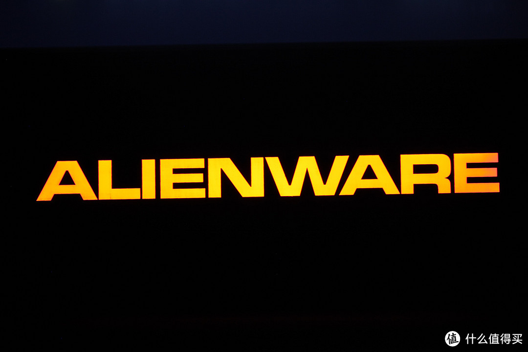 酷炫灯光+*级配置：国行顶配版 Alienware 外星人 ALW18R-1788 18英寸游戏本 游戏体验