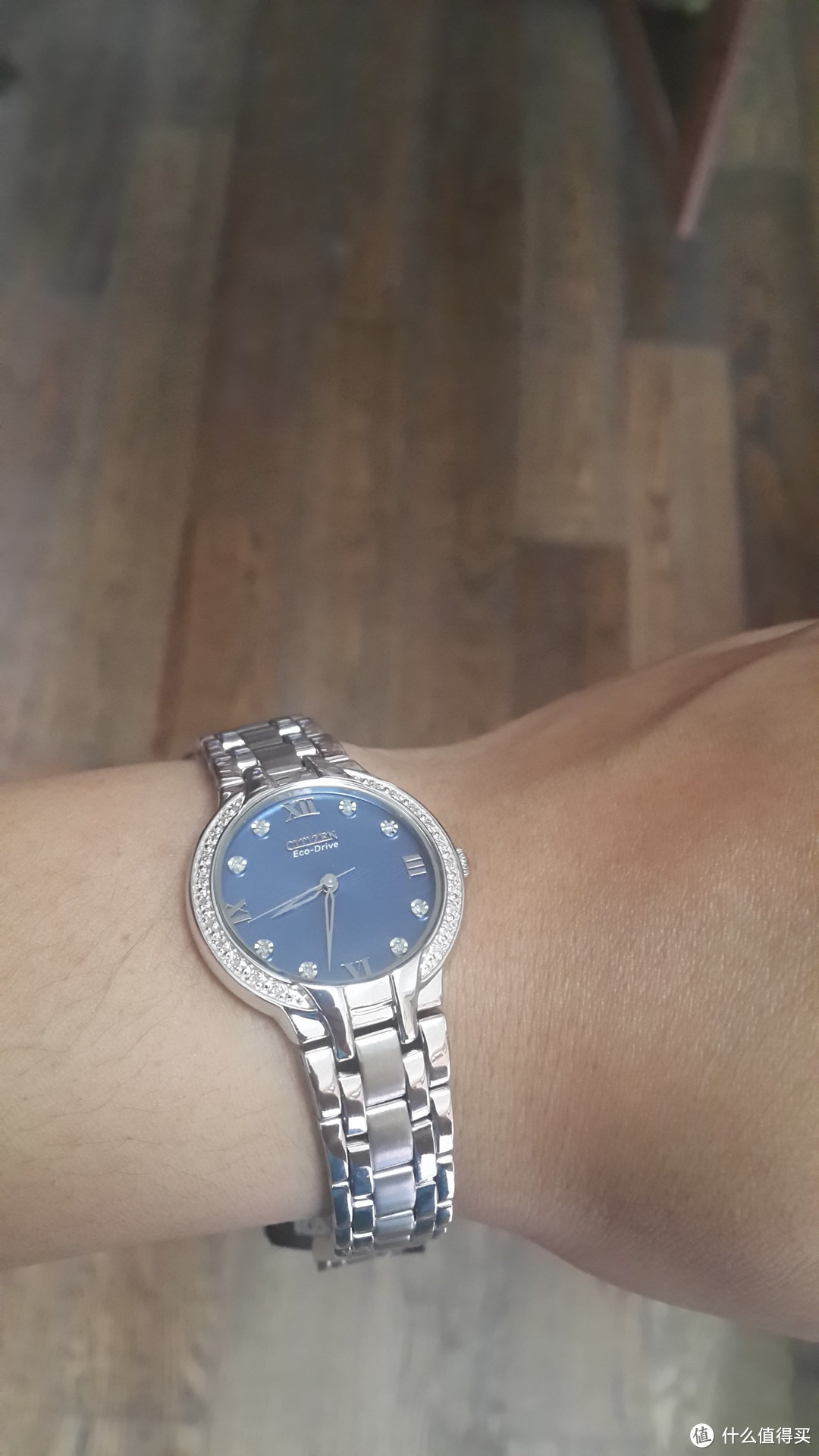 Citizen 西铁城 EM0120-58L "Bella"  女款光动能腕表 — 蓝色绽放