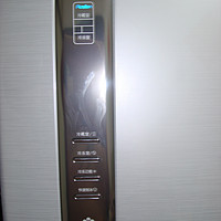 东芝 BCD-358WTC 358L 风冷变频 多门冰箱外观展示(面板|冷藏室|搁板|蔬果室)