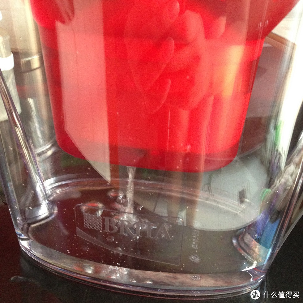 Brita 碧然德 Marella 金典系列 滤水壶 2.4L（红色） 简单体验