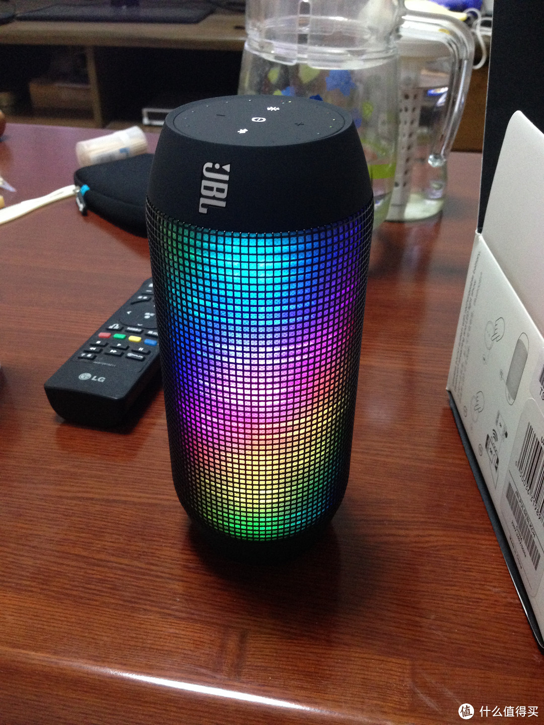 来场趴体吧！JBL PULSE 炫彩360度 LED灯 NFC 便携蓝牙音箱