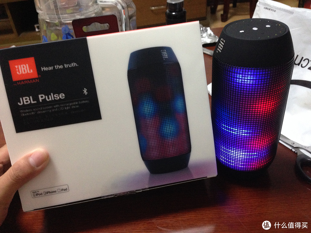 来场趴体吧！JBL PULSE 炫彩360度 LED灯 NFC 便携蓝牙音箱
