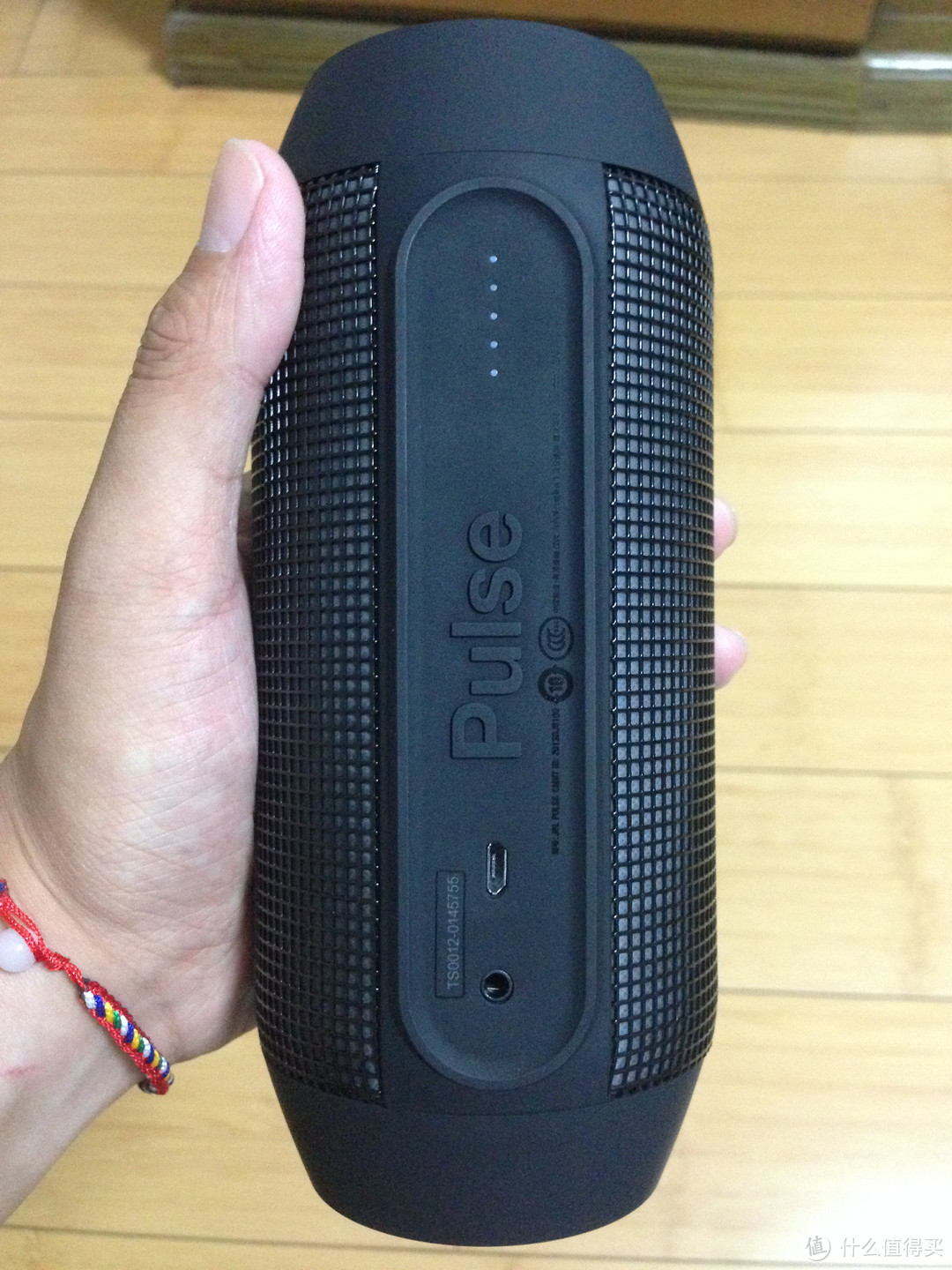 来场趴体吧！JBL PULSE 炫彩360度 LED灯 NFC 便携蓝牙音箱