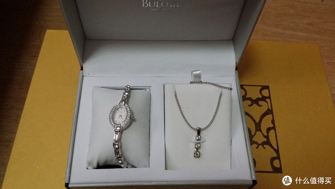 BULOVA 宝路华 96T49 女款镶水晶手镯腕表 礼盒套装