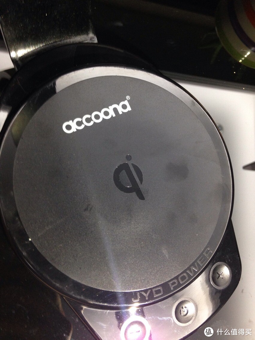 accoona 手机无线充电台灯 — 功能与设计同在