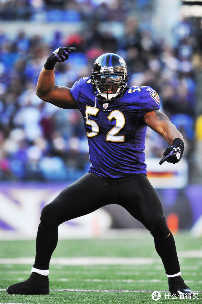 已经退役的雷神（Ray Lewis），在乌鸦效力了17年