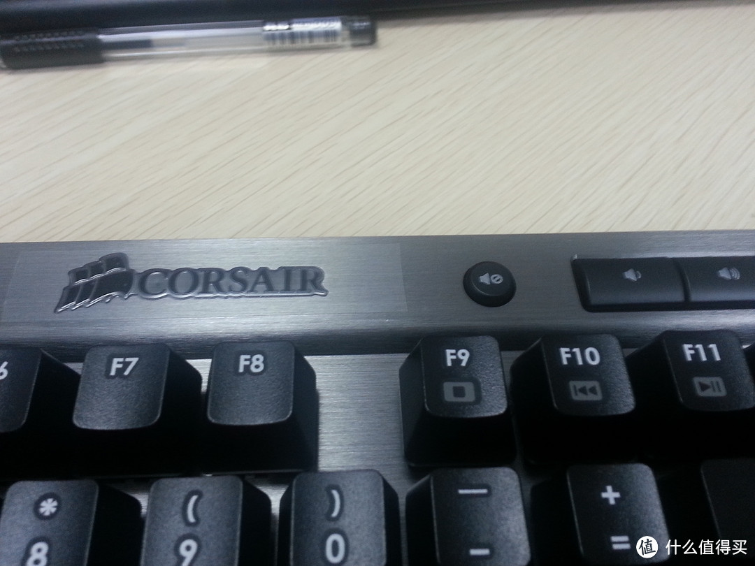 CORSAIR 海盗船 Vengeance系列 K65 机械游戏键盘 (紧凑型)  — 手感与外观并存