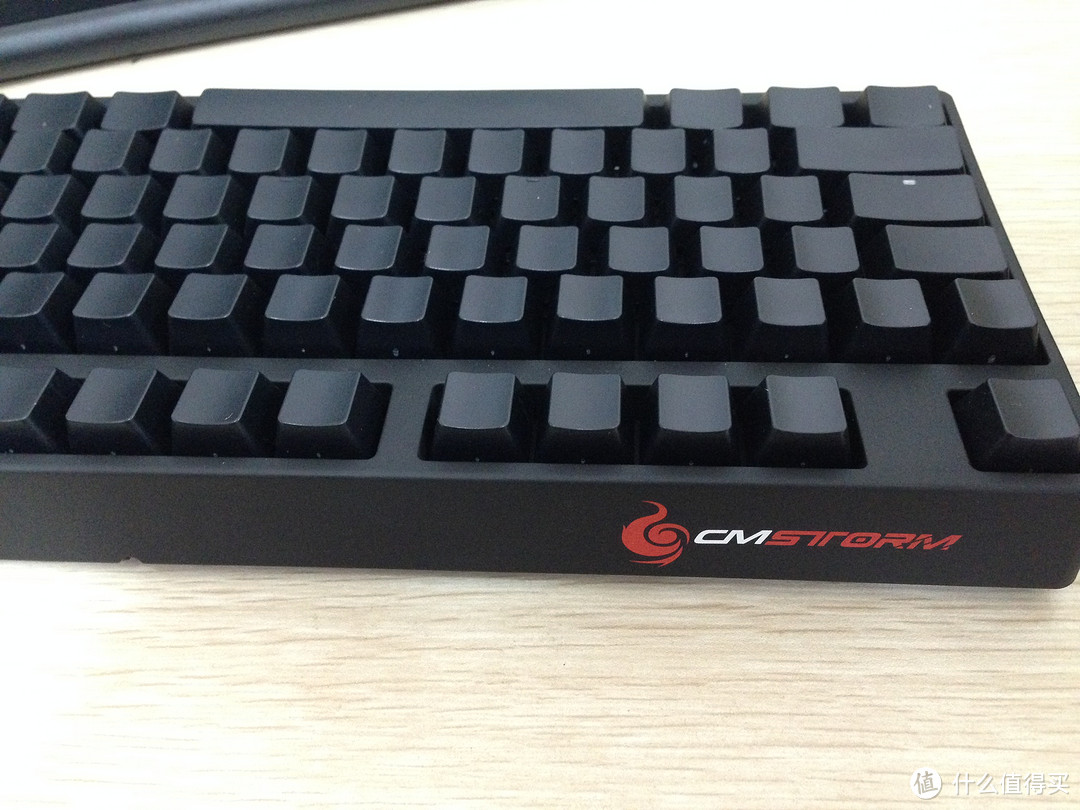 给自己的生日礼物:CM STORM 烈焰枪 侧刻版 茶轴 游戏机械键盘