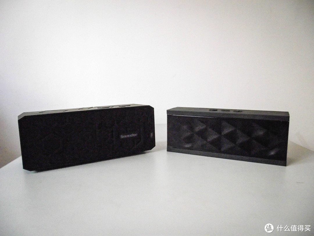jawbone jambox 蓝牙无线便携音箱,简单对比 声德 蜂巢2
