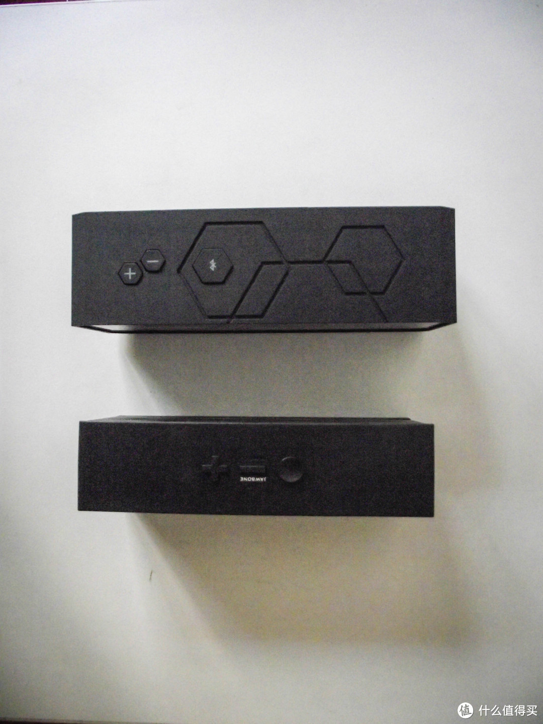 Jawbone JAMBOX 蓝牙无线便携音箱，简单对比 声德 蜂巢2