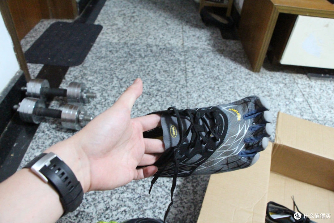 ASICS 亚瑟士 GEL-Nimbus 14跑鞋 & Vibram FiveFingers SeeYa 五趾鞋