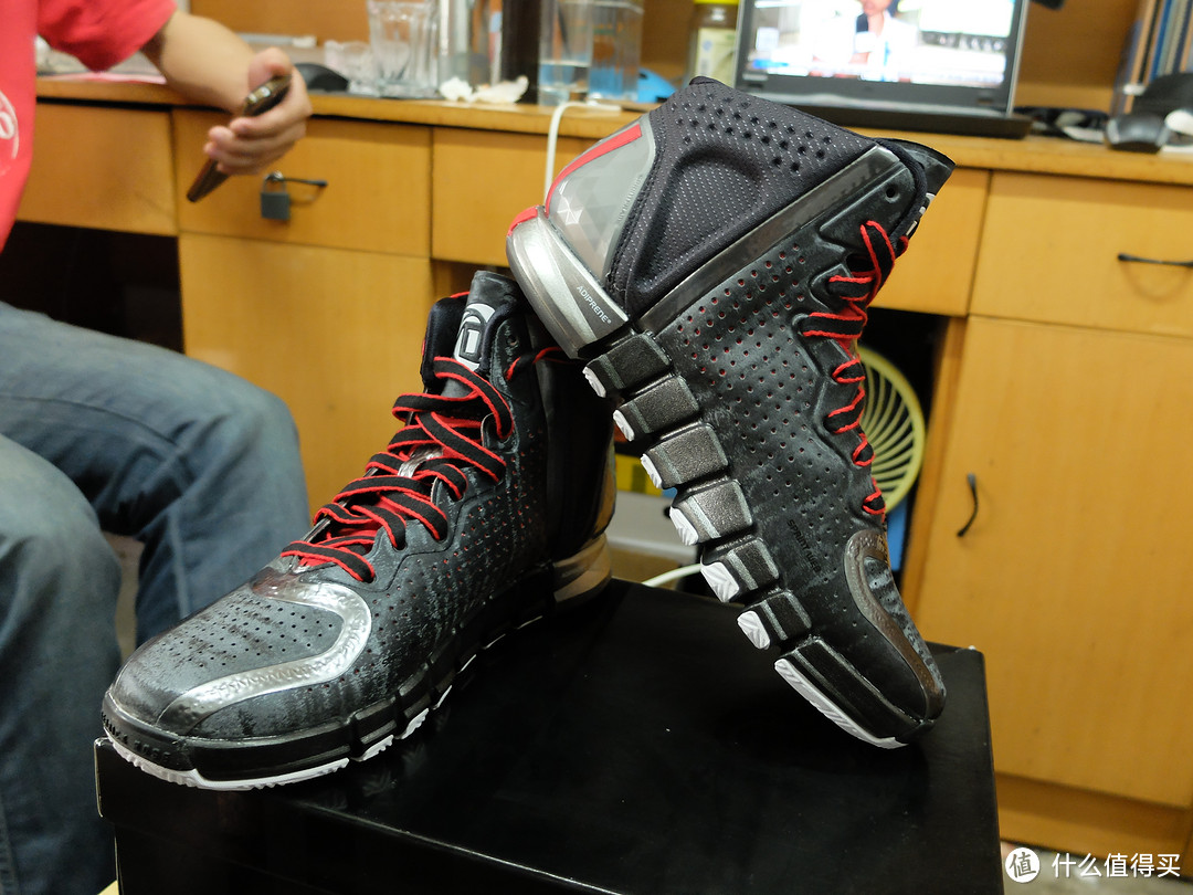 中亚购入adidas 阿迪达斯 BASKETBALL D ROSE 4 男款篮球鞋