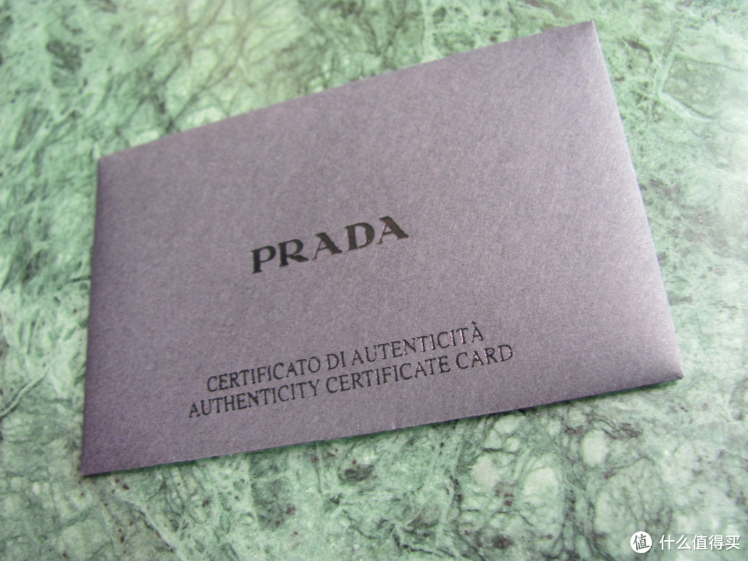 穷养自己 富养老婆：偷偷晒老婆的 PRADA 普拉达 牛皮十字纹长款钱包 1M1122