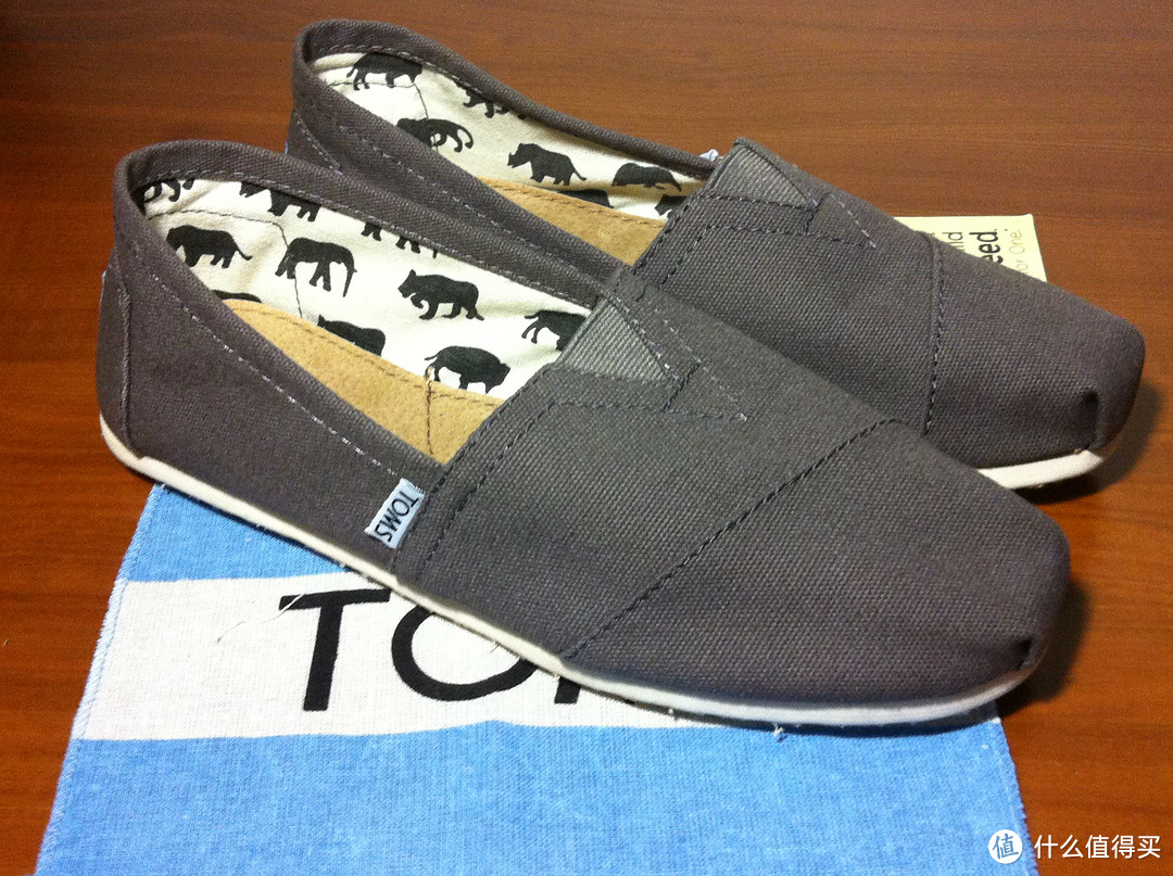 TOMS官网购买NAVY CANVAS、ASH CANVAS 经典男款布鞋