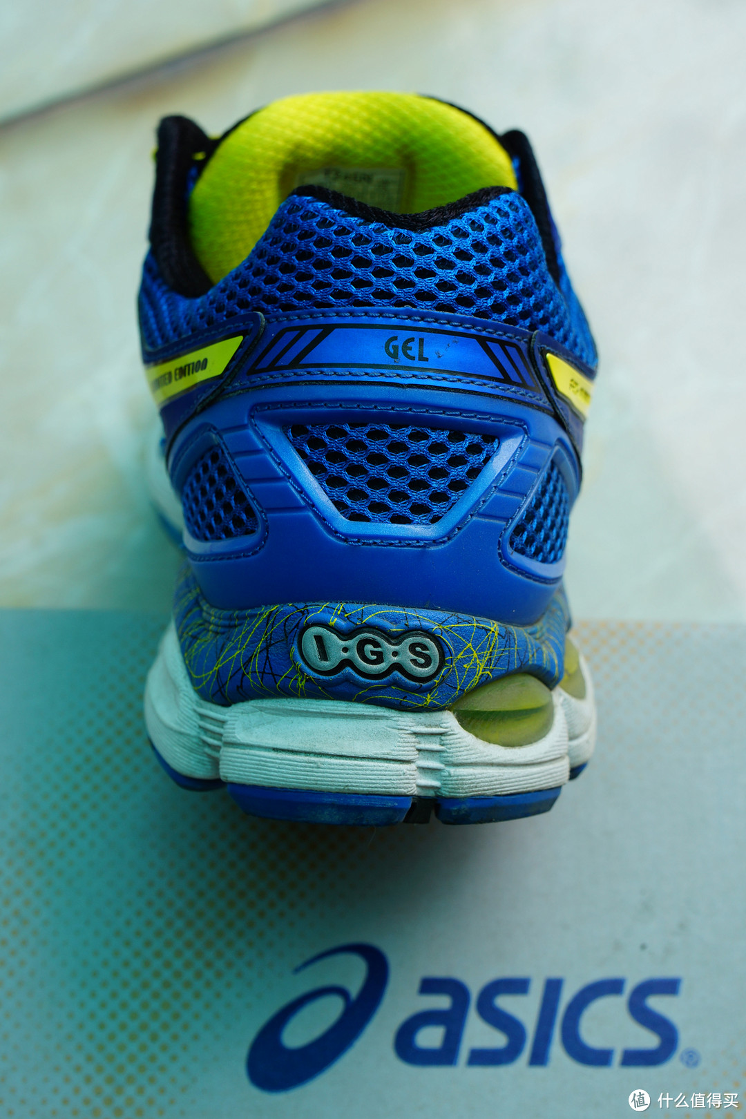 ASICS 亚瑟士 GEL-KAYANO 19 男款跑步鞋，附与nimbus 简单比较