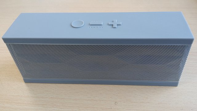 无限纠结中购入的jawbone 卓棒 jambox 蓝牙无线便携音箱 灰色