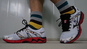 三个180的汉子晒鞋：MIZUNO 美津浓 WAVE INSPIRE 10 次*级 男款支撑型跑步鞋