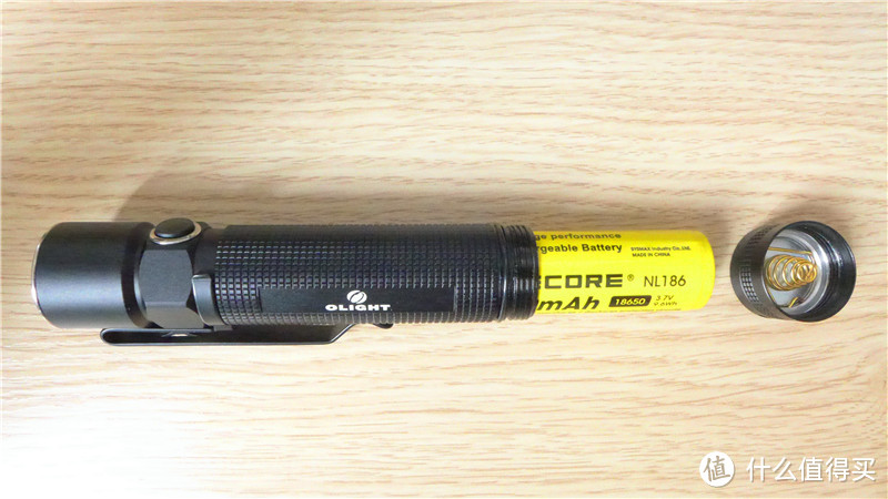 照亮前方：Olight 欧莱特 S20 L2 指挥官 Baton XM-L2 550 流明户外手电套装