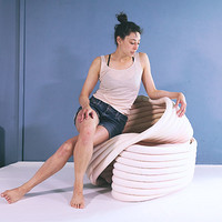 芬兰设计师 Kirsi Enkovaara 打造可任意造型坐垫The Body 想怎么坐都可以