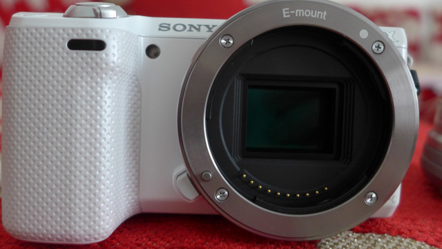 国行小白买的值:sony 索尼 nex-5tl 微单套机(16-50mm饼干头)