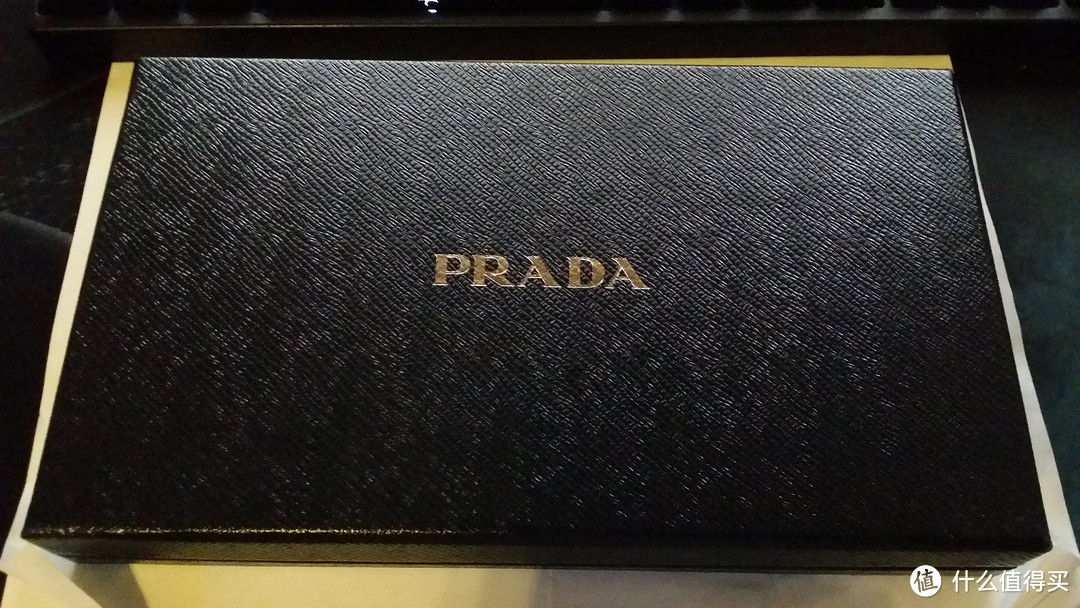 Prada 普拉达 拉链牛皮长款钱包 2M1220