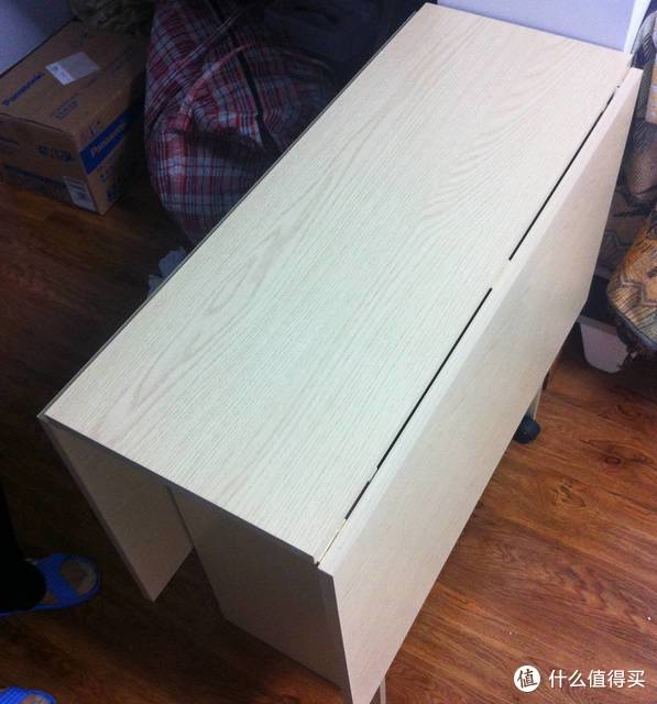 简单实用：Funature 慧乐家 11068 泊雅特可折叠多功能桌 开箱安装