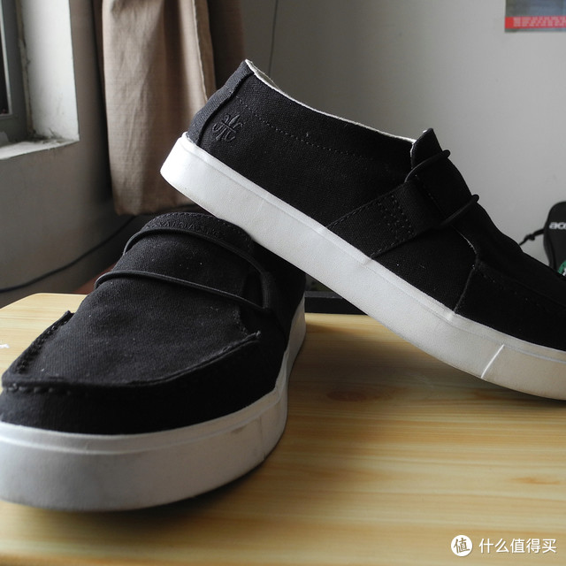 初识 Royal Elastics 皇家橡皮筋 DECKHAND 男式休闲帆布鞋 121M160009