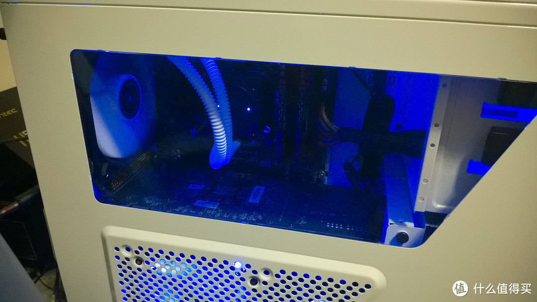 NZXT 恩杰 Phantom410 小幻影 中塔游戏机箱/550W 电源 & 安钛克 H550 水冷散热器