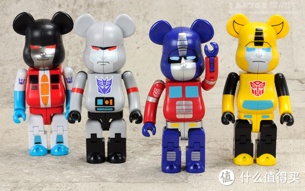 变形金刚携手 MEDICOM TOY 推别注变形版 Bearbrick 暴力熊变身汽车人